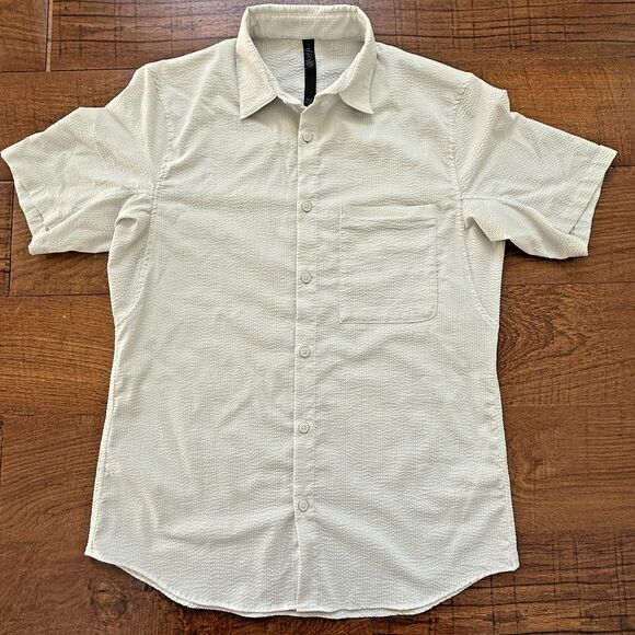 Lululemon Shirt Mens Medium Textured Grid Pocket Casual New Venture Short Sleeve - Picture 1 of 13